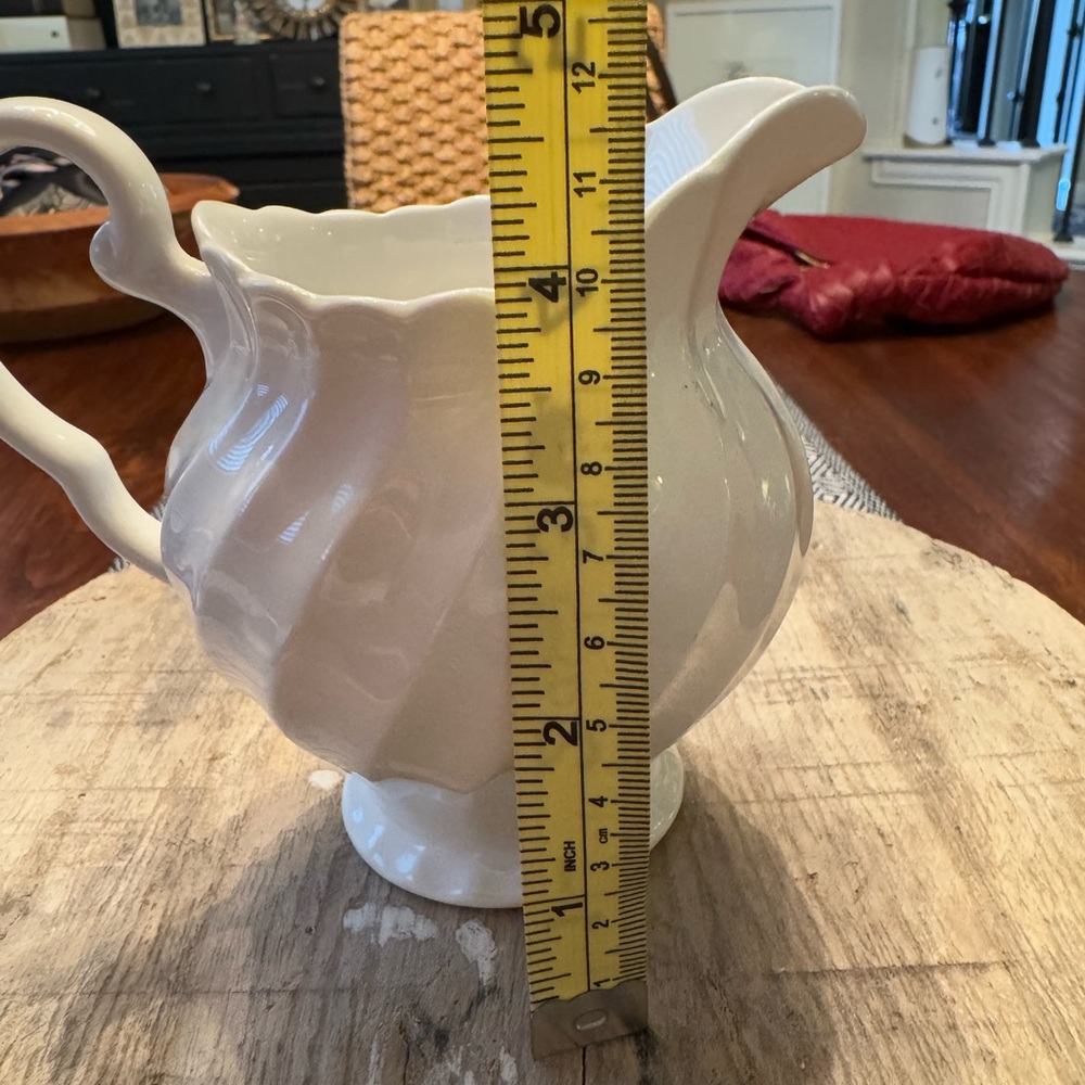 Set of vintage white creamers - Picture 6 of 7